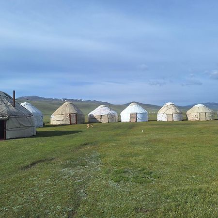 Готель Zalkar Yurt Camp Song-Kul Екстер'єр фото