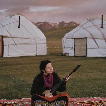 Готель Zalkar Yurt Camp Song-Kul Екстер'єр фото