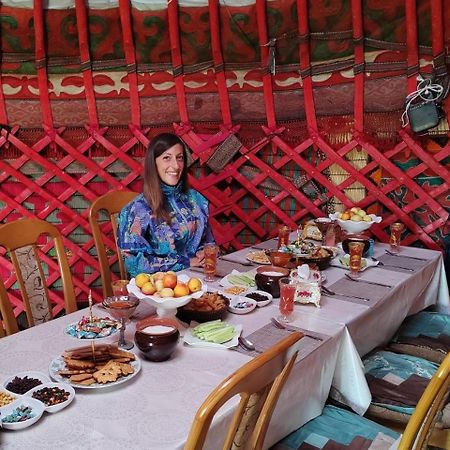 Готель Zalkar Yurt Camp Song-Kul Екстер'єр фото