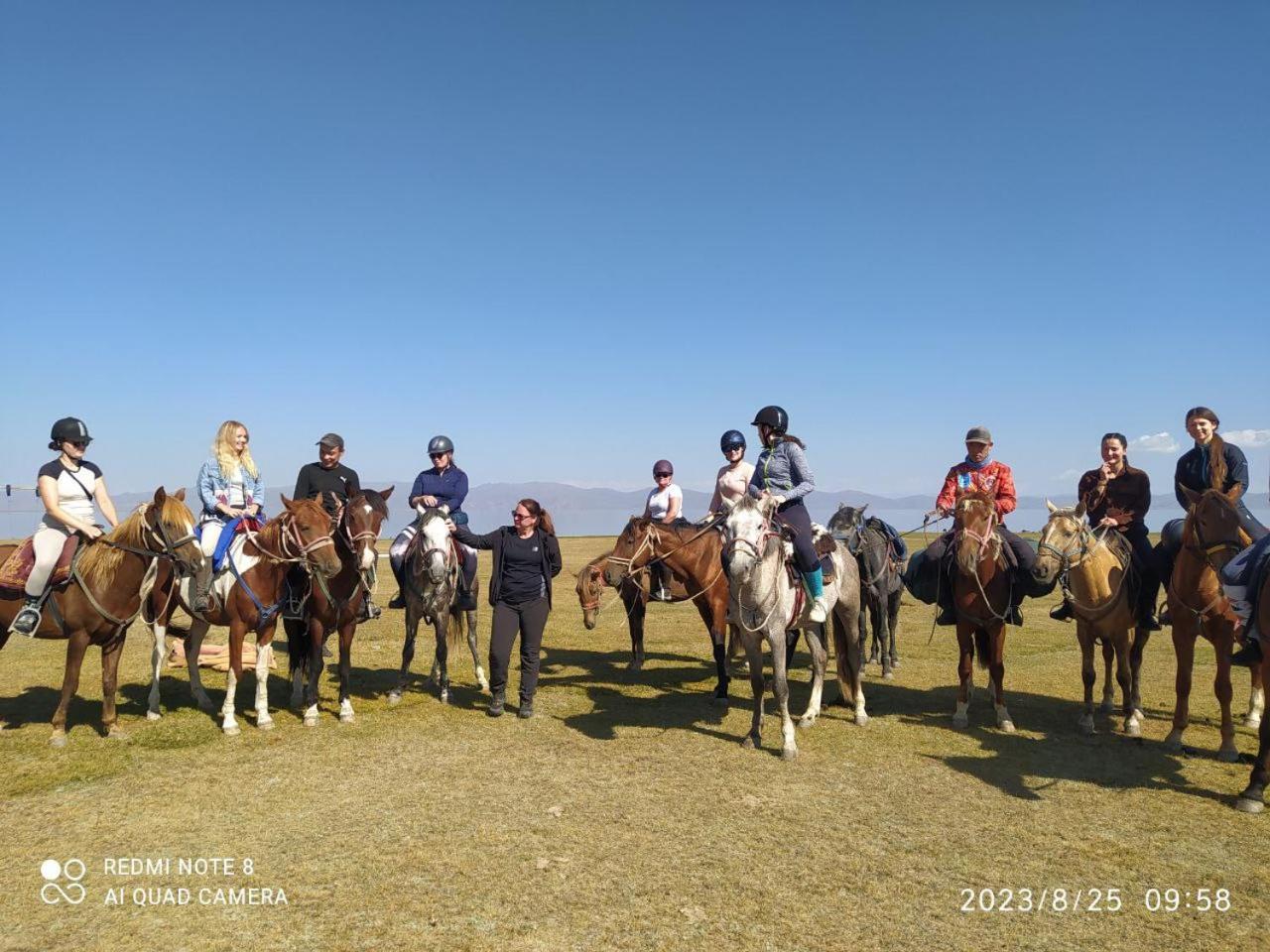 Готель Zalkar Yurt Camp Song-Kul Екстер'єр фото