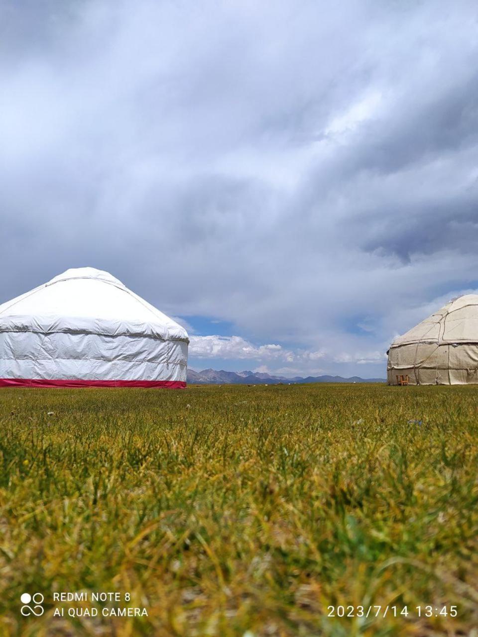 Готель Zalkar Yurt Camp Song-Kul Екстер'єр фото