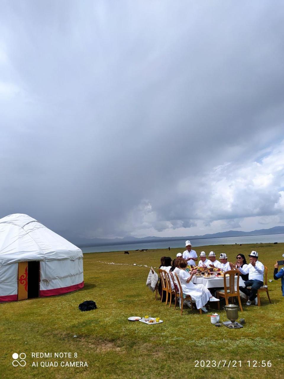 Готель Zalkar Yurt Camp Song-Kul Екстер'єр фото