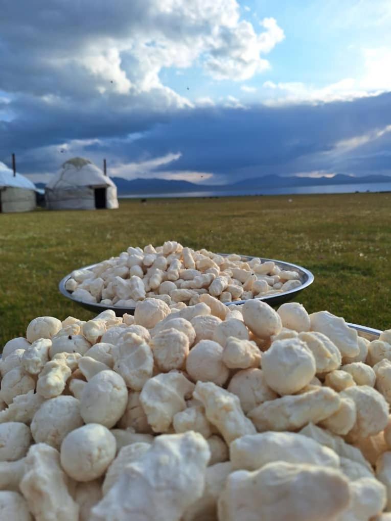 Готель Zalkar Yurt Camp Song-Kul Екстер'єр фото