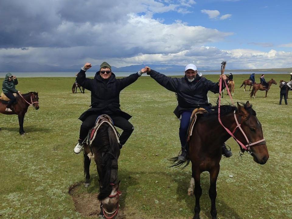 Готель Zalkar Yurt Camp Song-Kul Екстер'єр фото