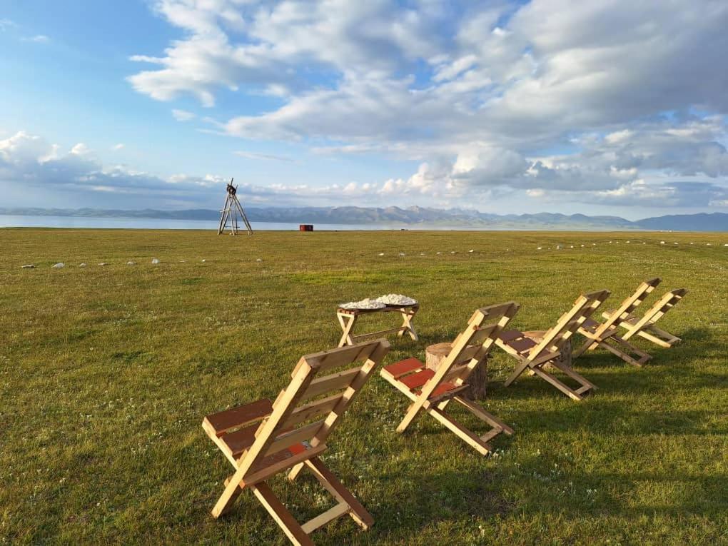 Готель Zalkar Yurt Camp Song-Kul Екстер'єр фото