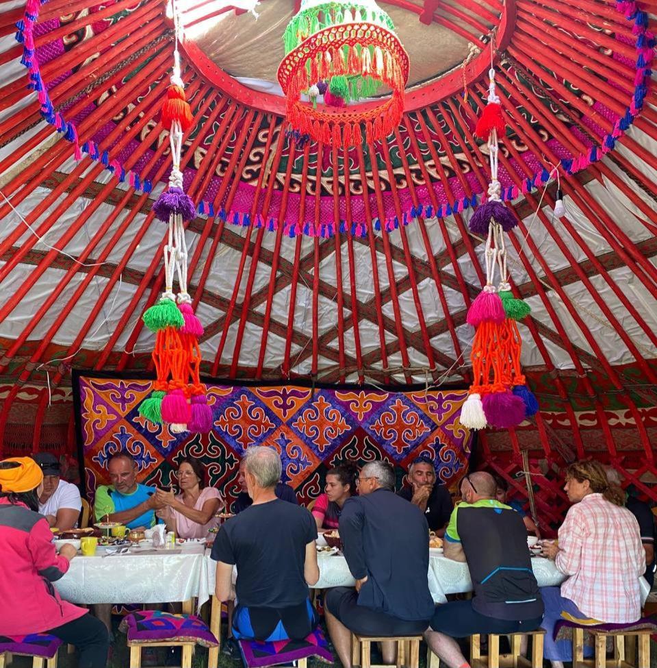 Готель Zalkar Yurt Camp Song-Kul Екстер'єр фото