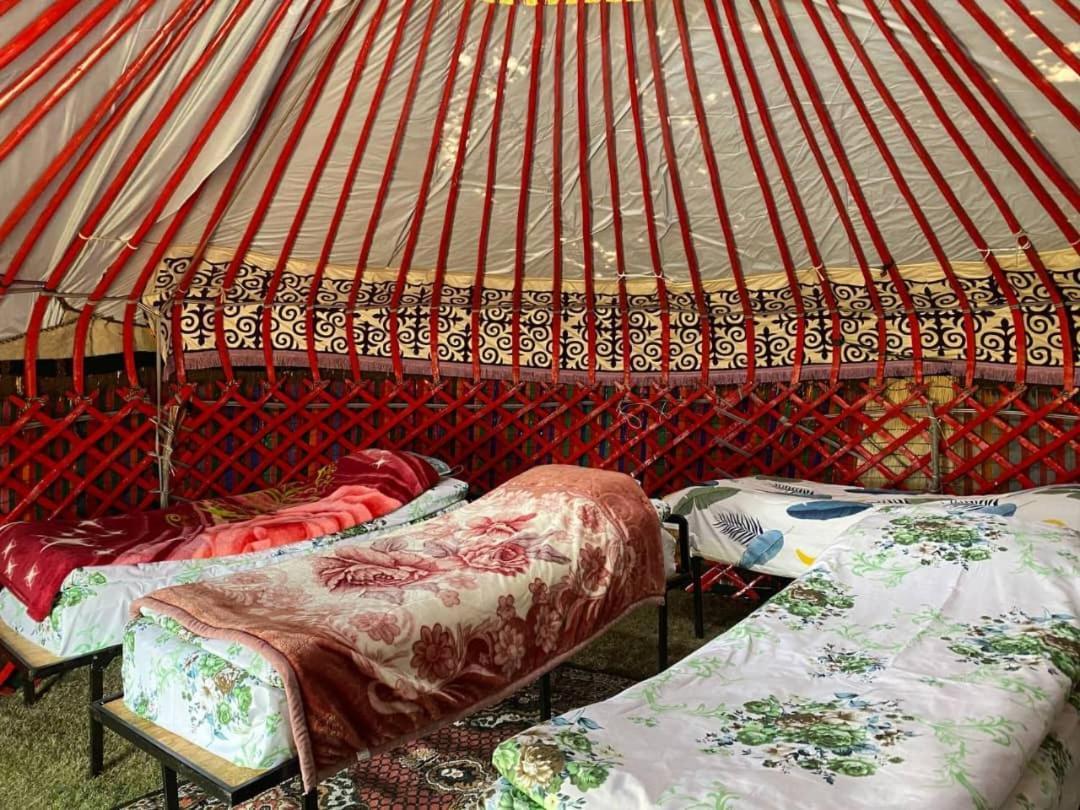 Готель Zalkar Yurt Camp Song-Kul Екстер'єр фото