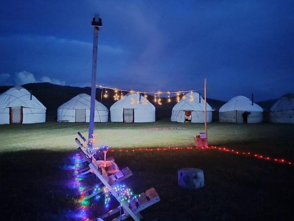 Готель Zalkar Yurt Camp Song-Kul Екстер'єр фото