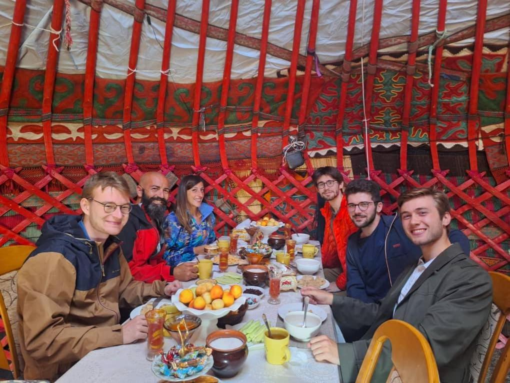 Готель Zalkar Yurt Camp Song-Kul Екстер'єр фото