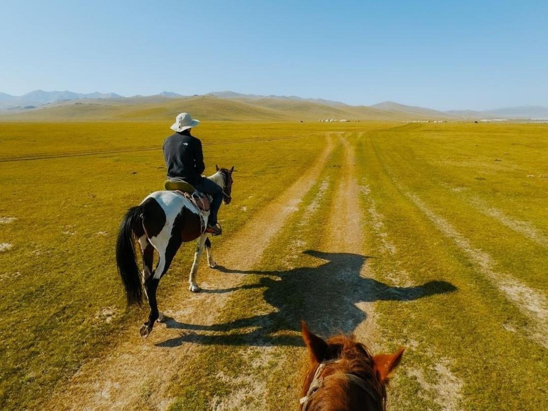 Готель Zalkar Yurt Camp Song-Kul Екстер'єр фото