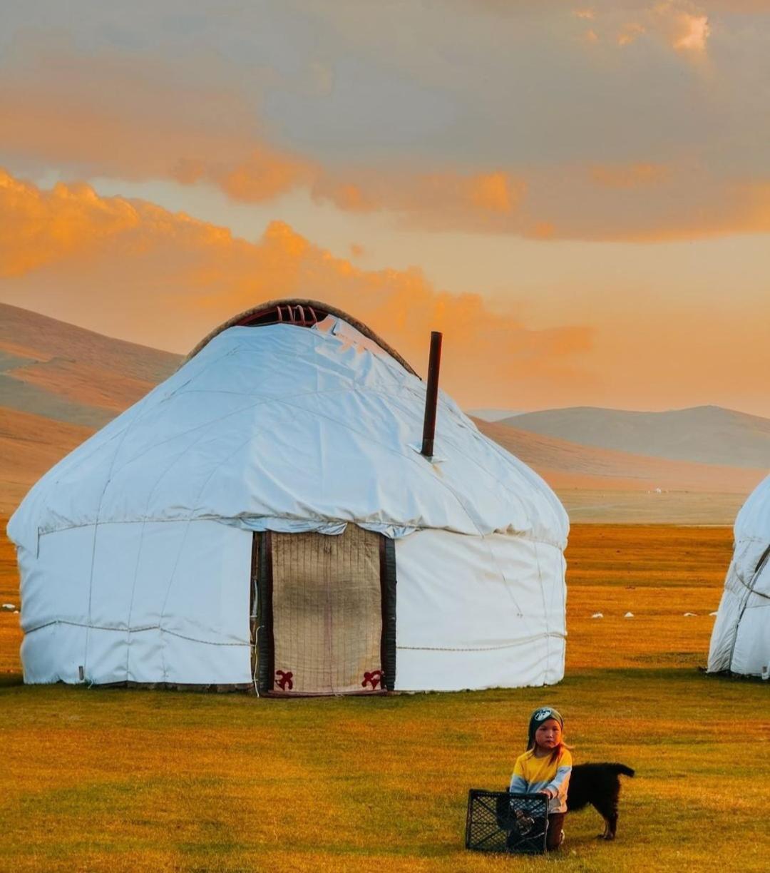 Готель Zalkar Yurt Camp Song-Kul Екстер'єр фото