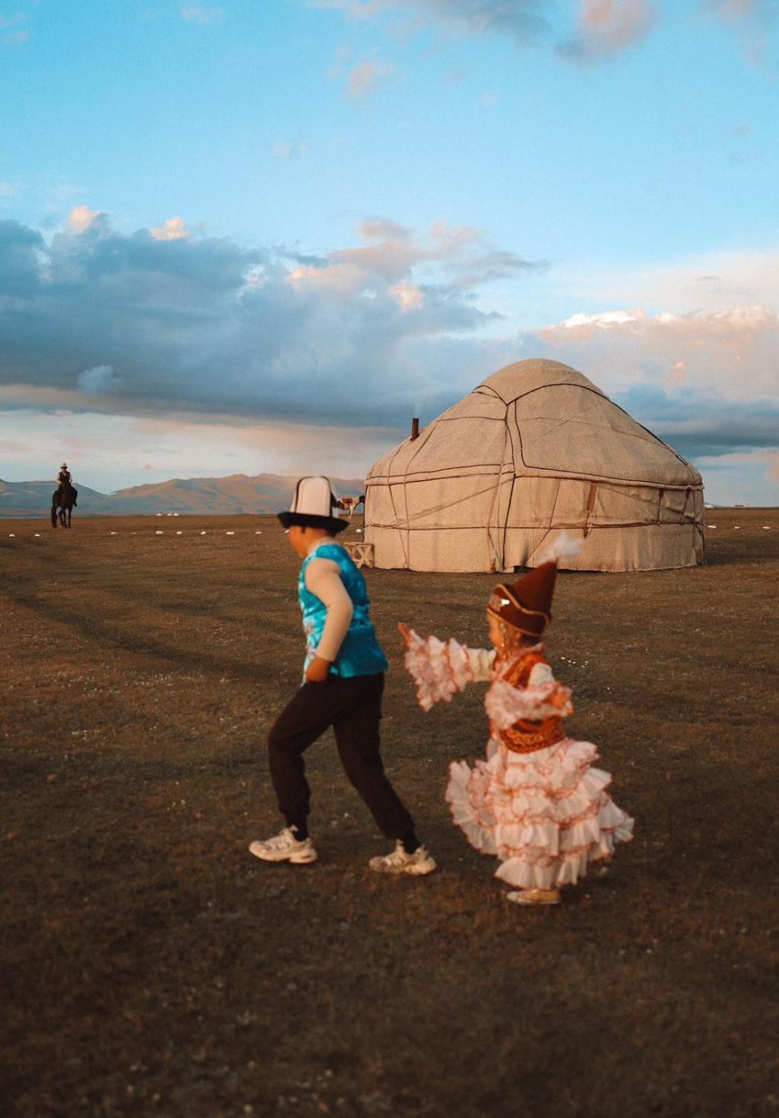 Готель Zalkar Yurt Camp Song-Kul Екстер'єр фото